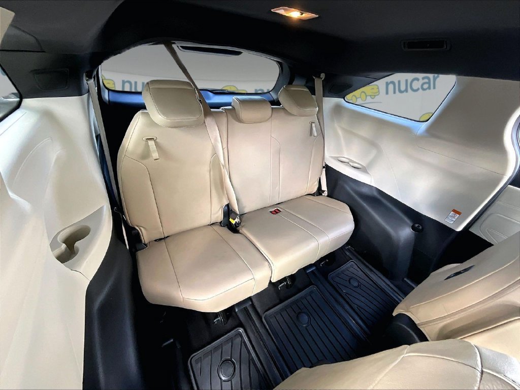 Used 2022  Toyota XLE image 17