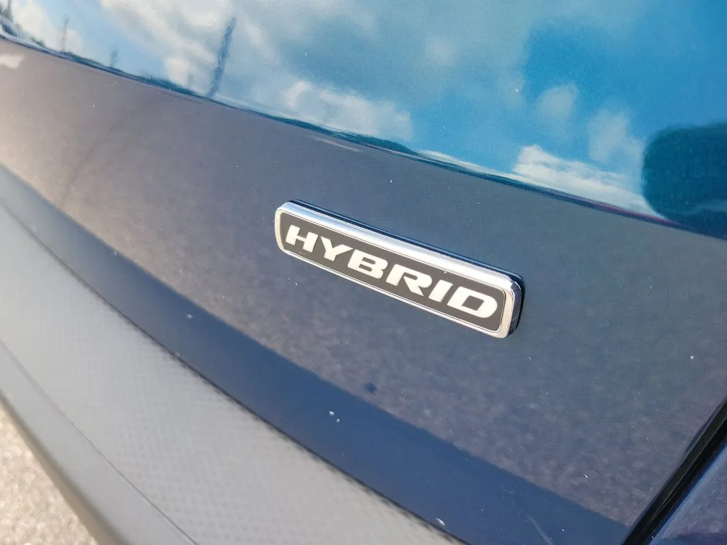 Used 2020 Green Ford SE Sport Hybrid image 7