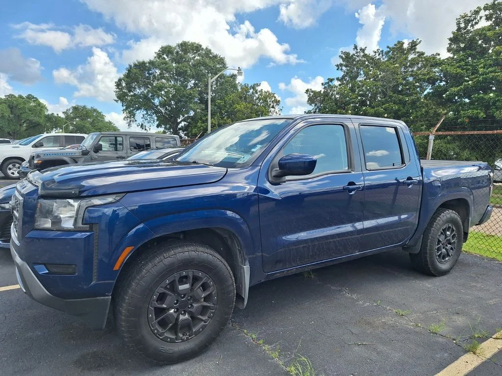 2022 Nissan Frontier SV Crew Cab 4X4 SWB's photo