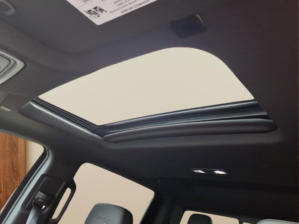 Used 2022 Summit White GMC AT4 image 18
