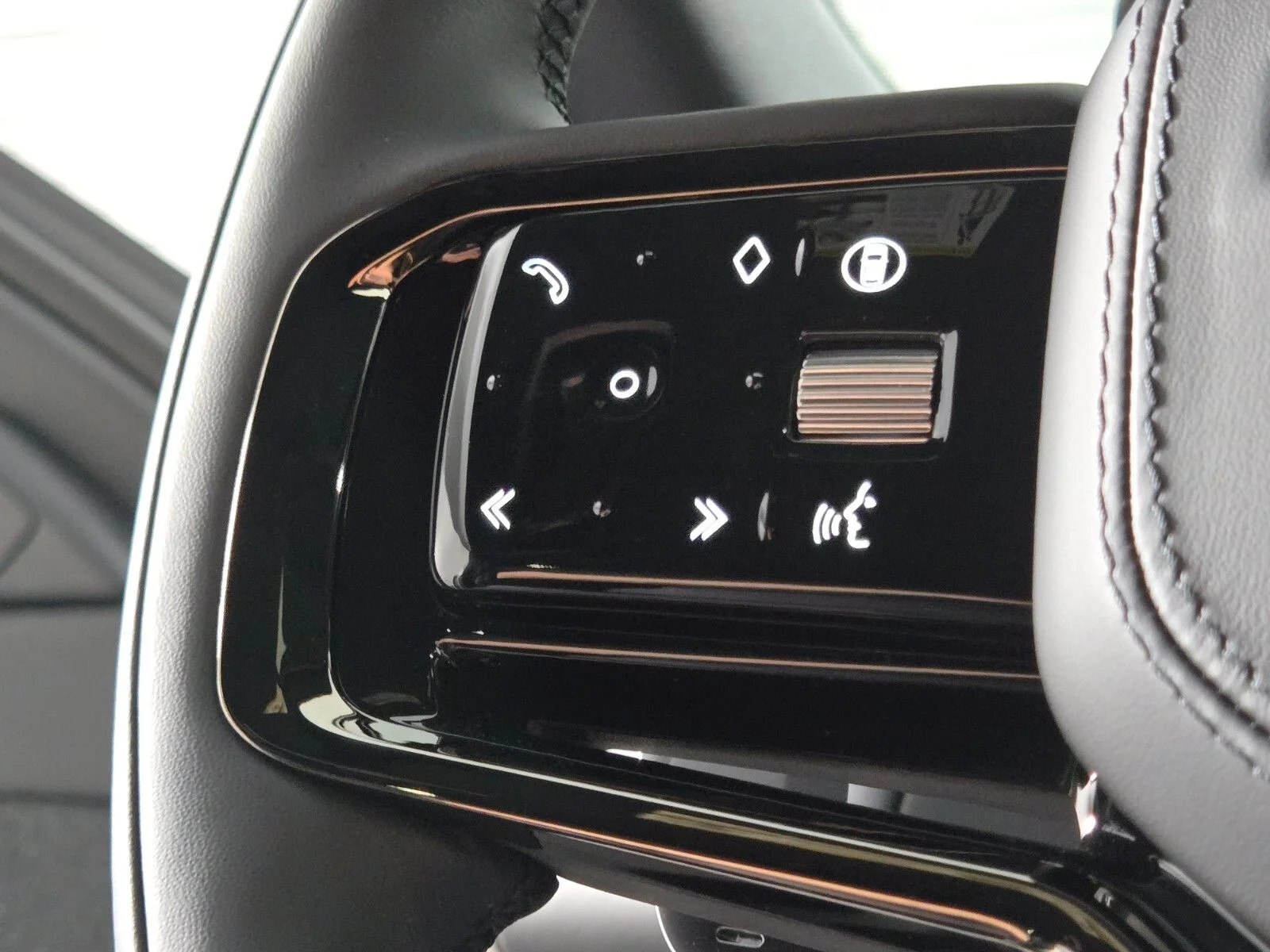 New 2026 Borasco Grey Land Rover Dynamic SE image 24