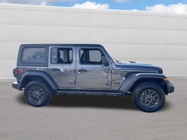 Used 2025 Granite Crystal Clearcoat Metallic Jeep Sport S image 9