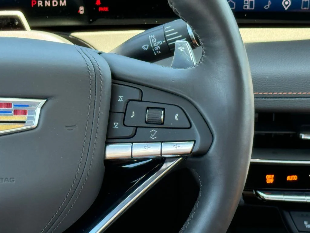 Used 2025  Cadillac Premium Luxury image 27