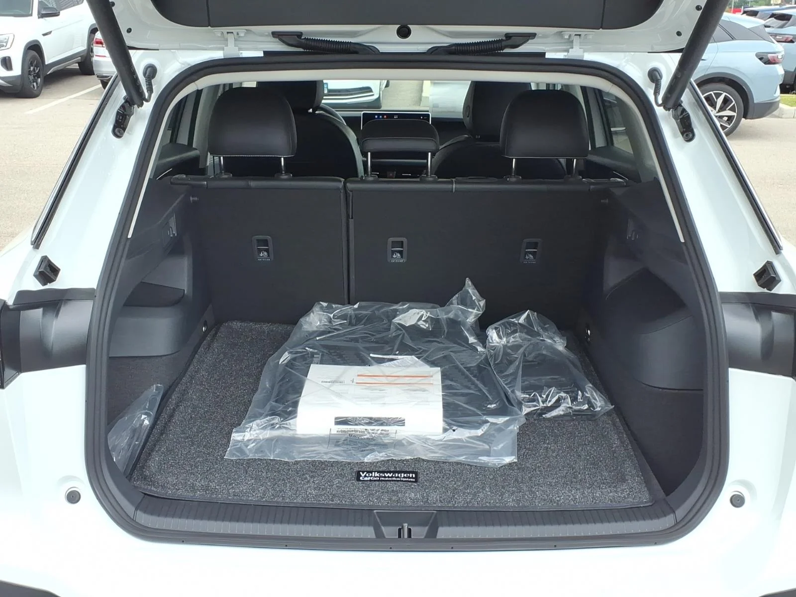 New 2026 Pure White Volkswagen 2.0T SE image 26