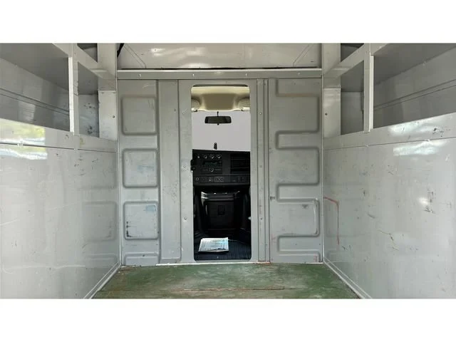 Used 2019 SUMMIT WHITE Chevrolet CUTWAY image 34