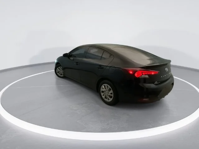 Used 2020 Black Hyundai SE image 4