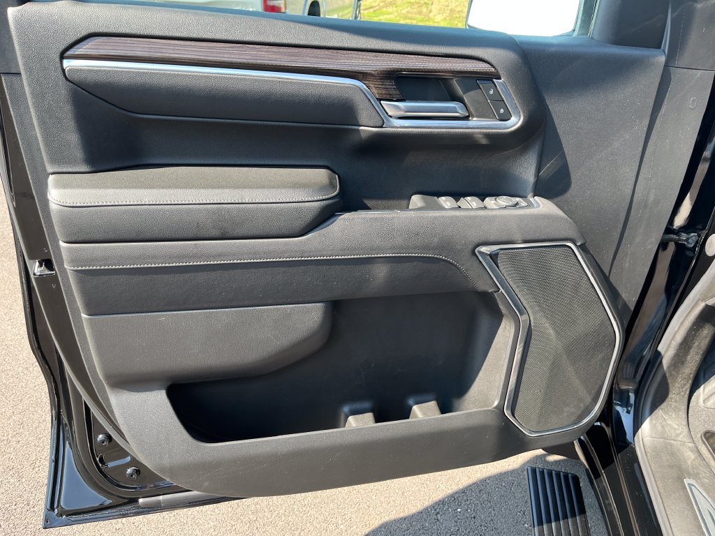 Used 2023 Black Chevrolet LT image 12