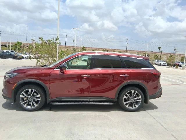 Used 2024 Red INFINITI LUXE image 3