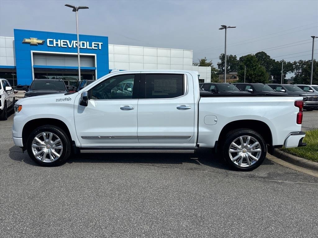 New 2026 Polar White Tricoat Chevrolet High Country image 4