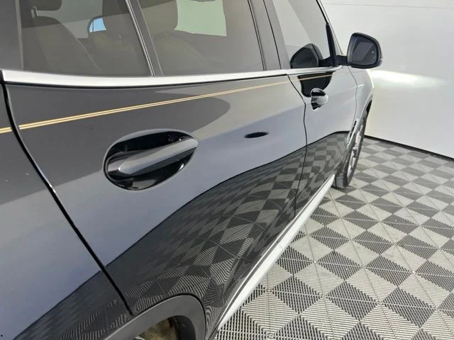 Used 2022 Black BMW sDrive30i image 9