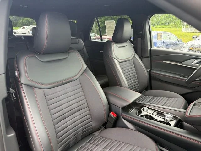 New 2026 Space White Metallic Ford ST-Line image 45