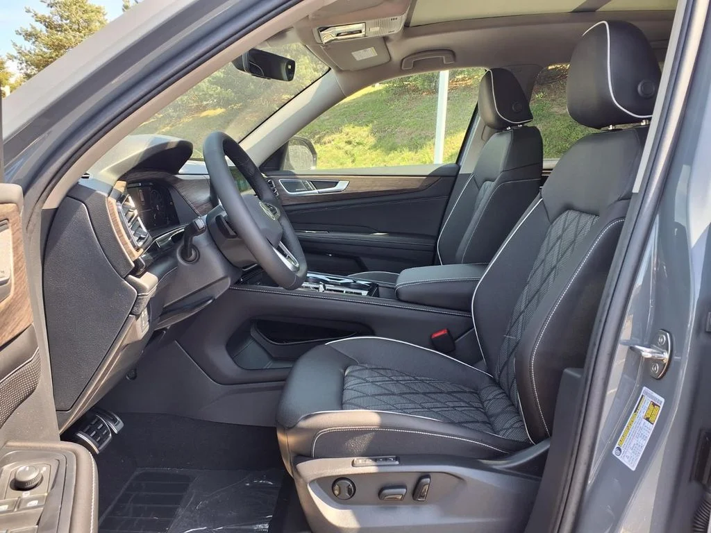 New 2026 Pure Gray Volkswagen 2.0T SEL Premium R-Line image 12