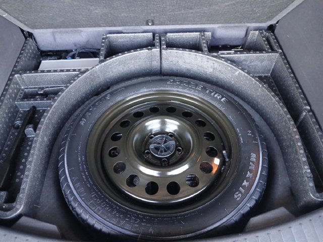 Used 2017 Magnetic Ford Titanium image 7