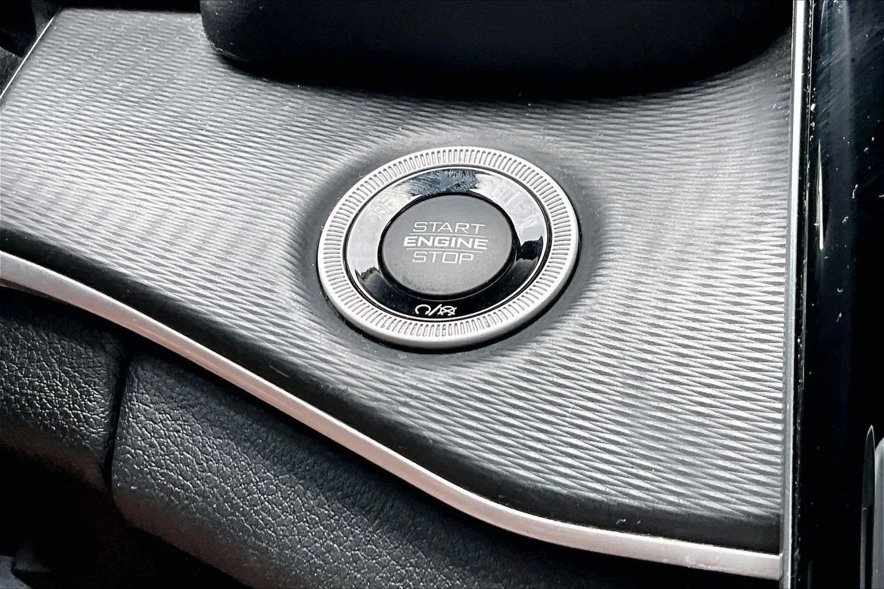 Used 2023 Gray Jeep Altitude image 27