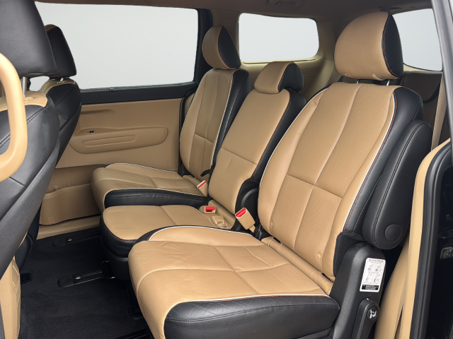 Used 2020 Black Kia EX image 27