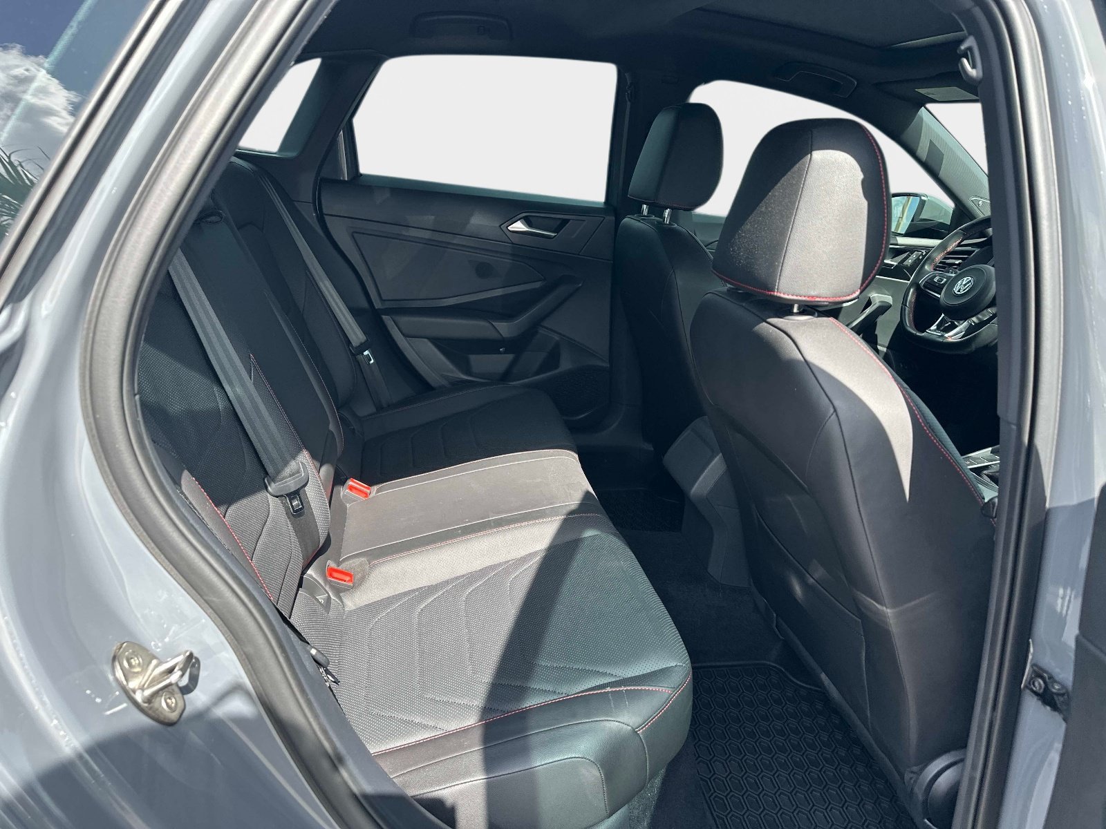 Used 2020 Gray Volkswagen Autobahn image 7
