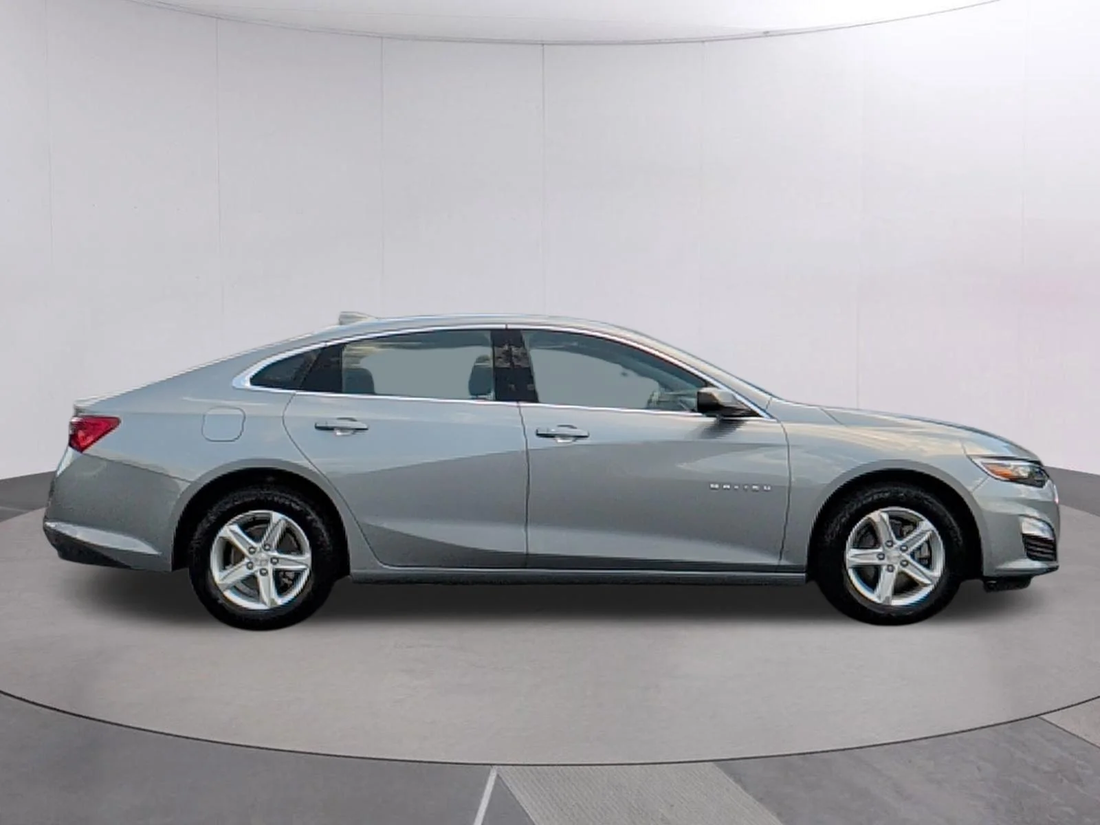 Used 2023 Sterling Gray Metallic Chevrolet LT image 6