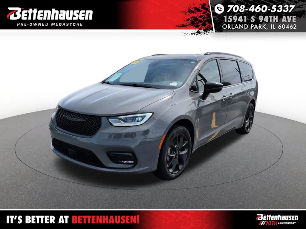 2025 Chrysler Pacifica Limited AWD's photo