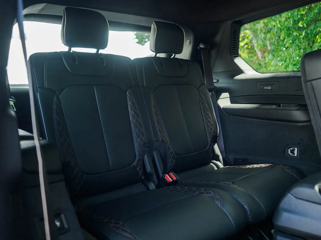 New 2026 Diamond Black Crystal Pearlcoat Jeep Summit image 14