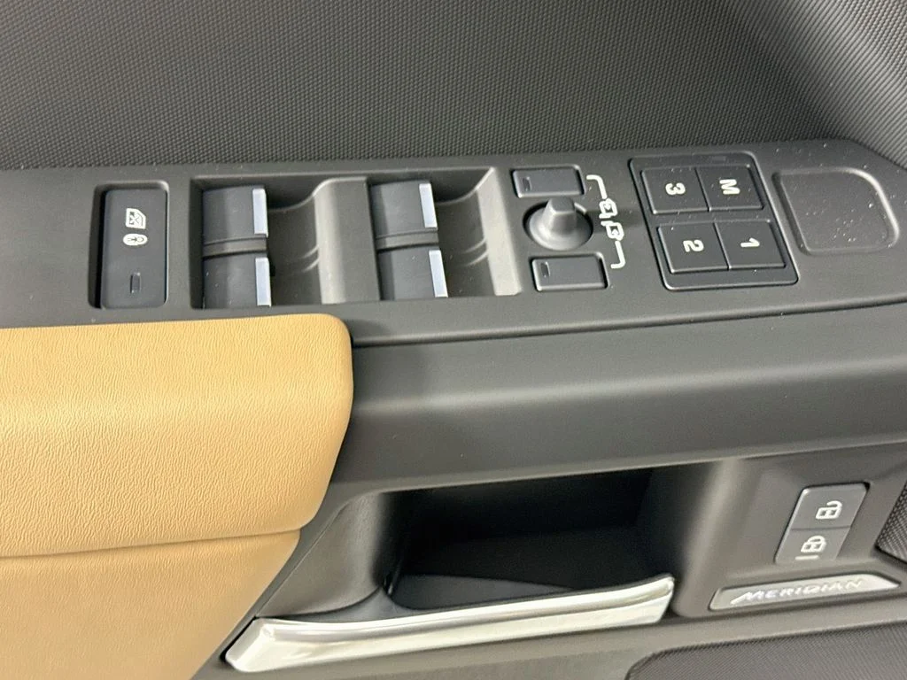 New 2026 Fuji White Land Rover S image 19