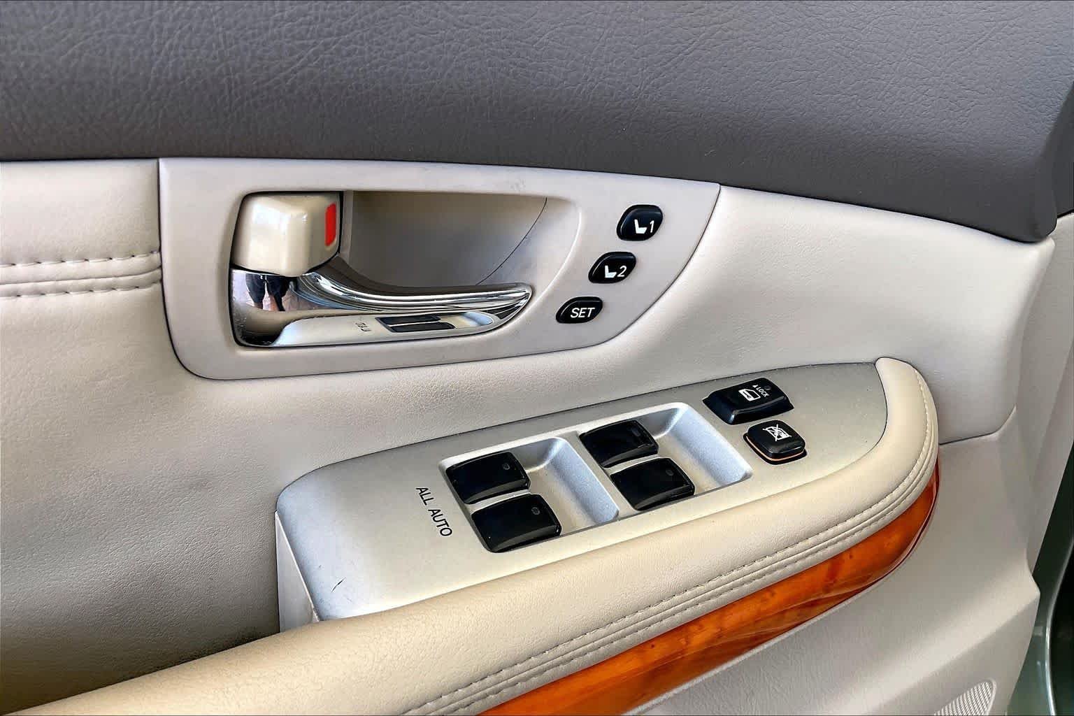 Used 2008 Desert Sage Metallic Lexus  image 31