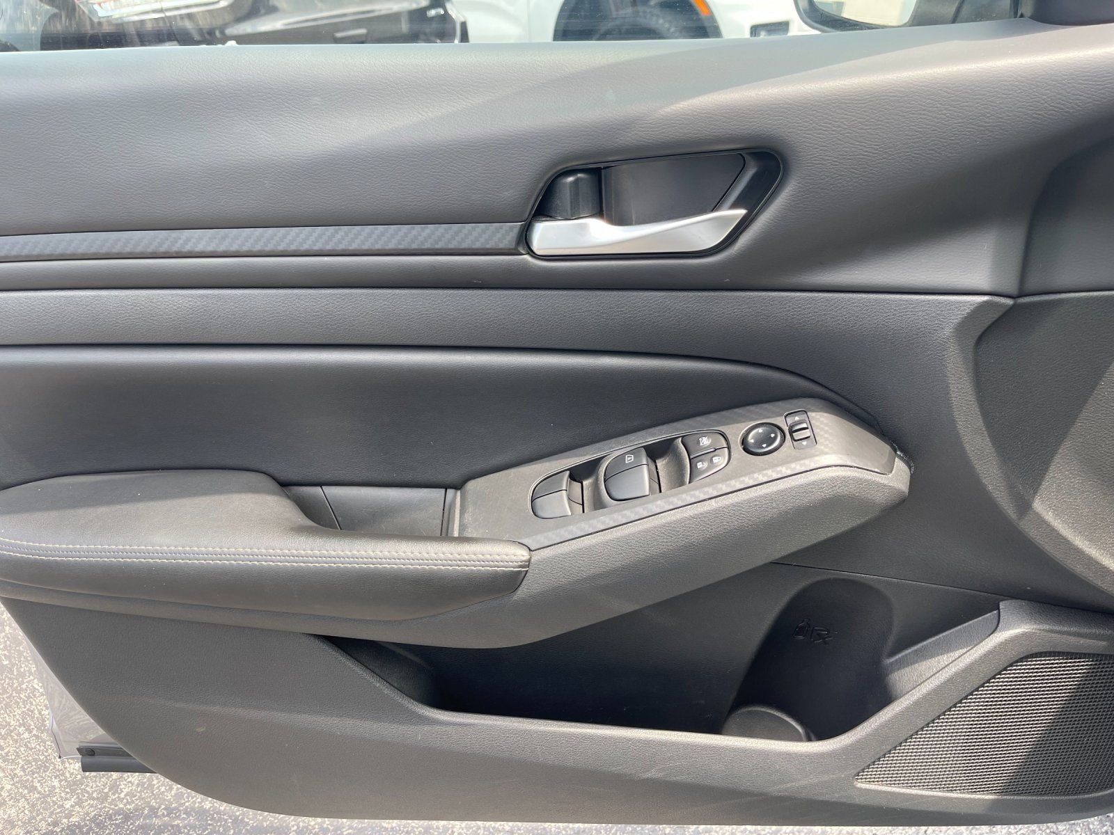 Used 2024 Silver Nissan 2.5 SV image 12