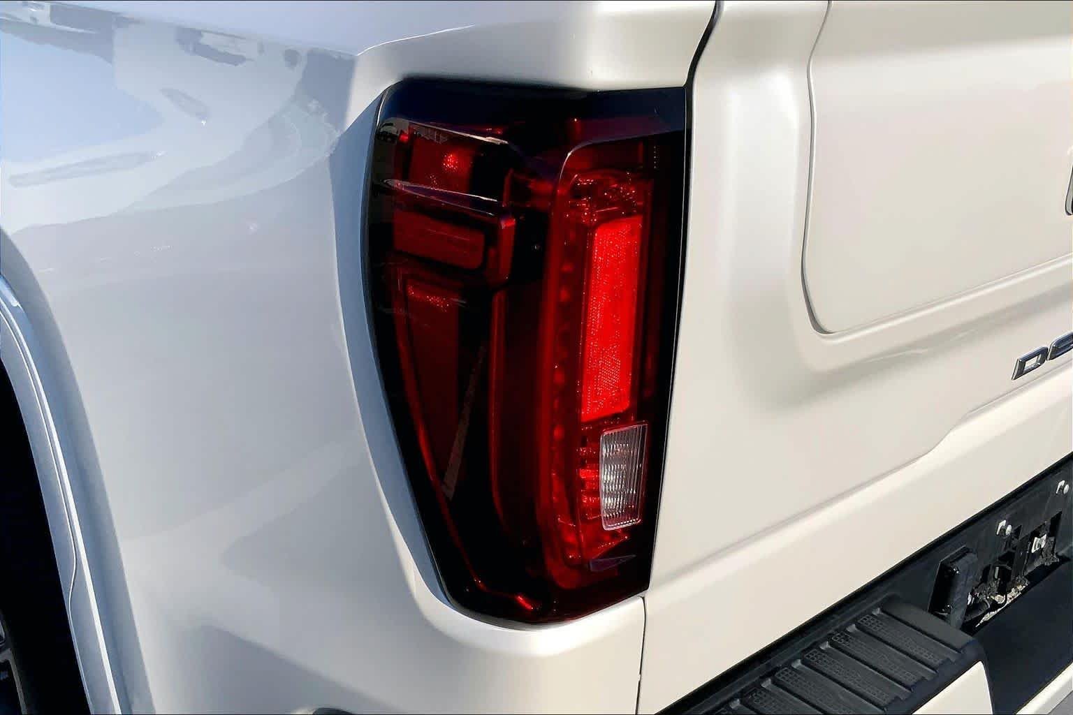 Used 2024 White Frost Tricoat GMC Denali image 26