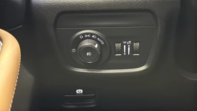 Used 2024 Diamond Black Jeep Summit image 30