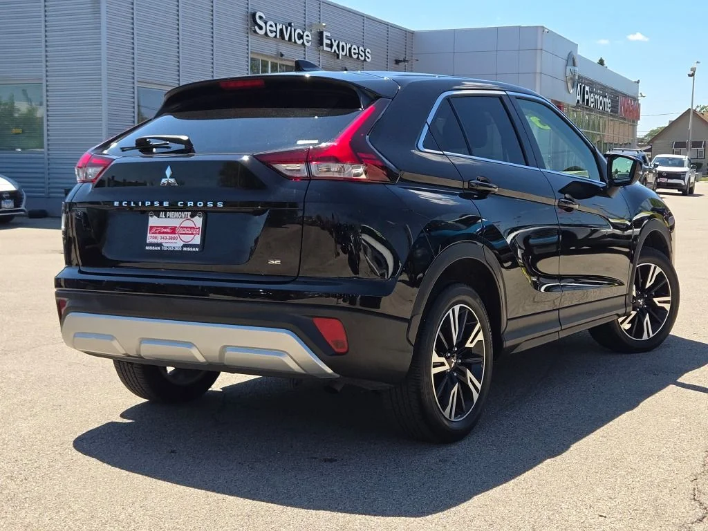 Used 2025 Black Mitsubishi SE image 12