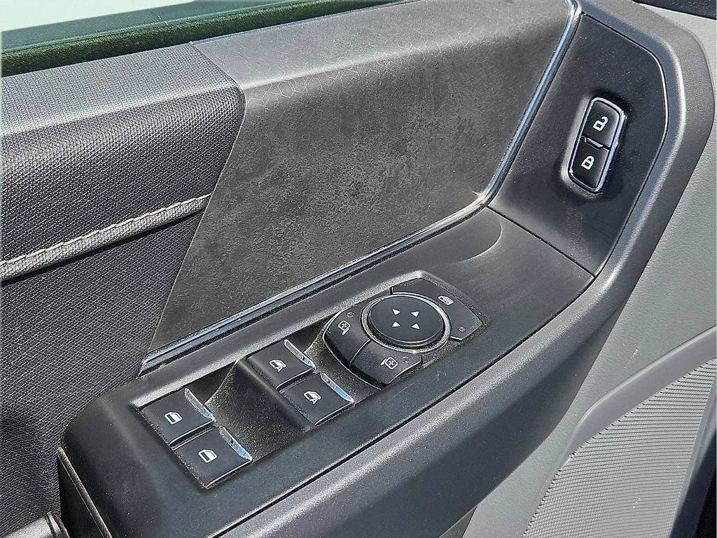 Used 2025  Ford XLT image 10