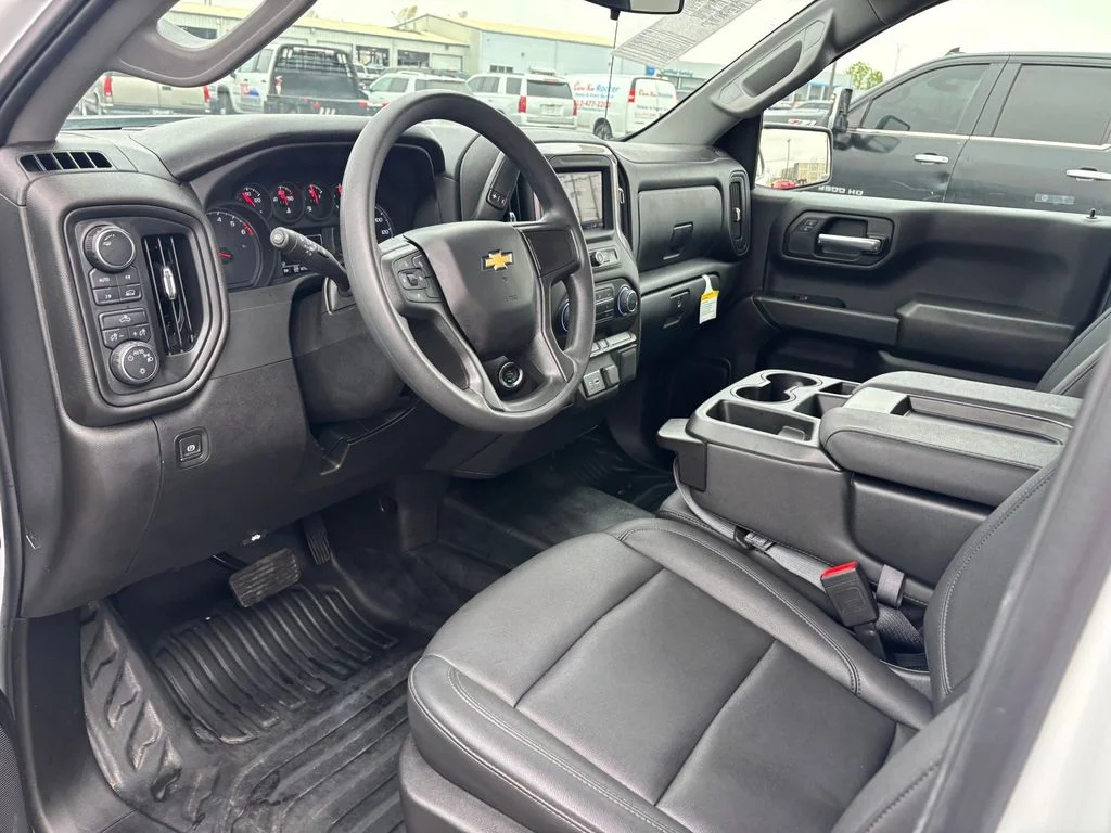 Used 2025 White Chevrolet WT image 9