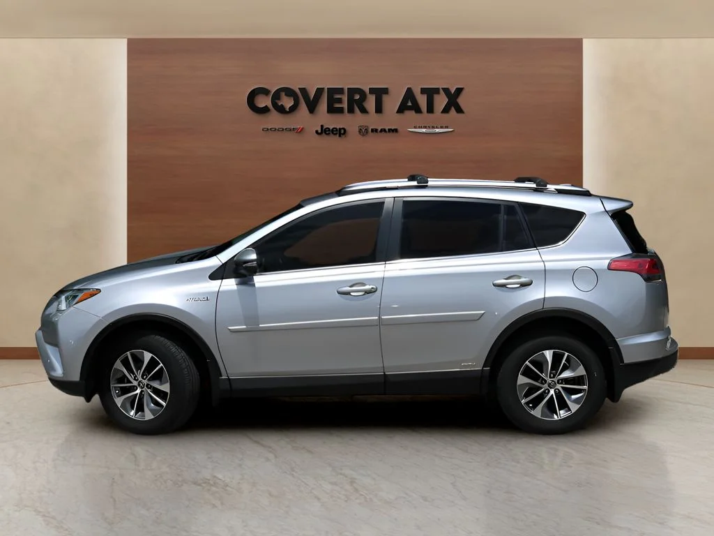 Used 2017 Silver Toyota XLE image 2