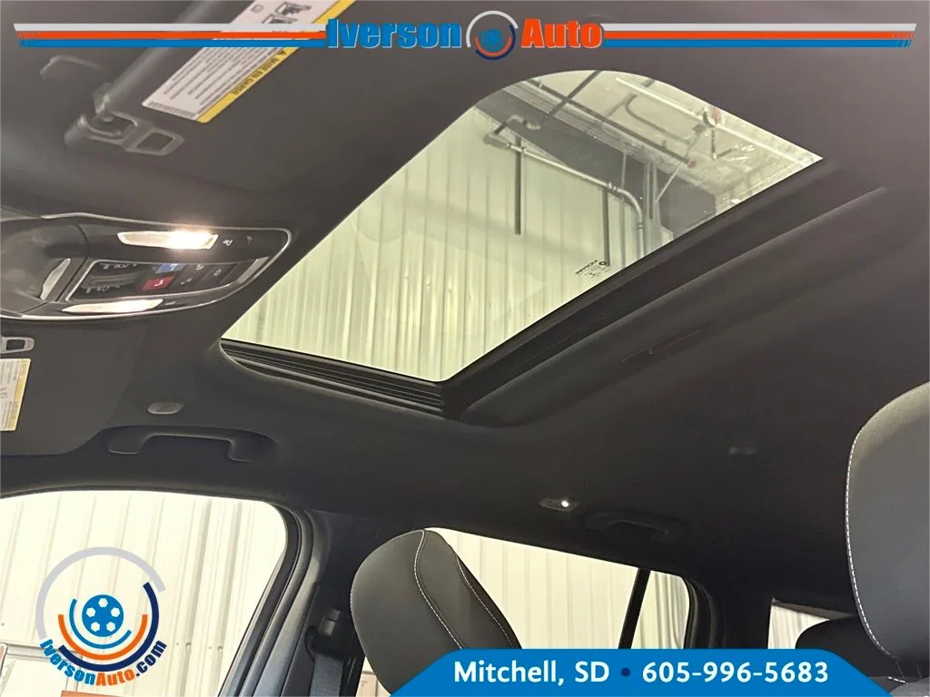 New 2026 Baltic Gray Metallic Clear-Coat Exterior Paint Jeep Laredo X image 26