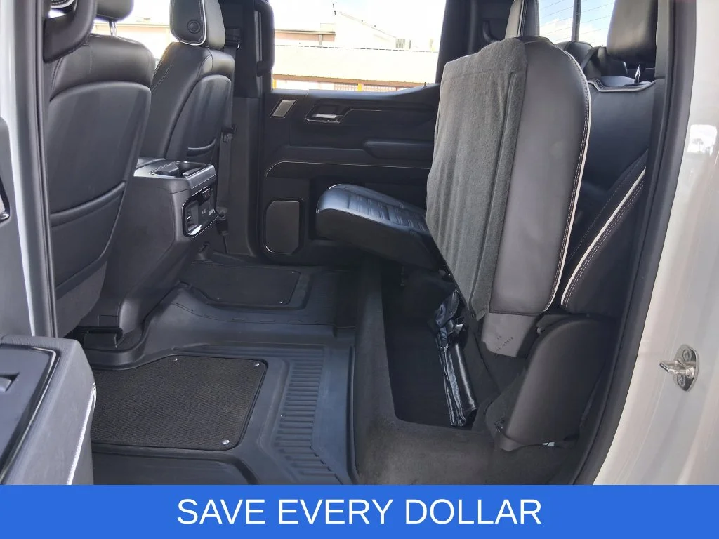 Used 2025 White GMC AT4X image 28