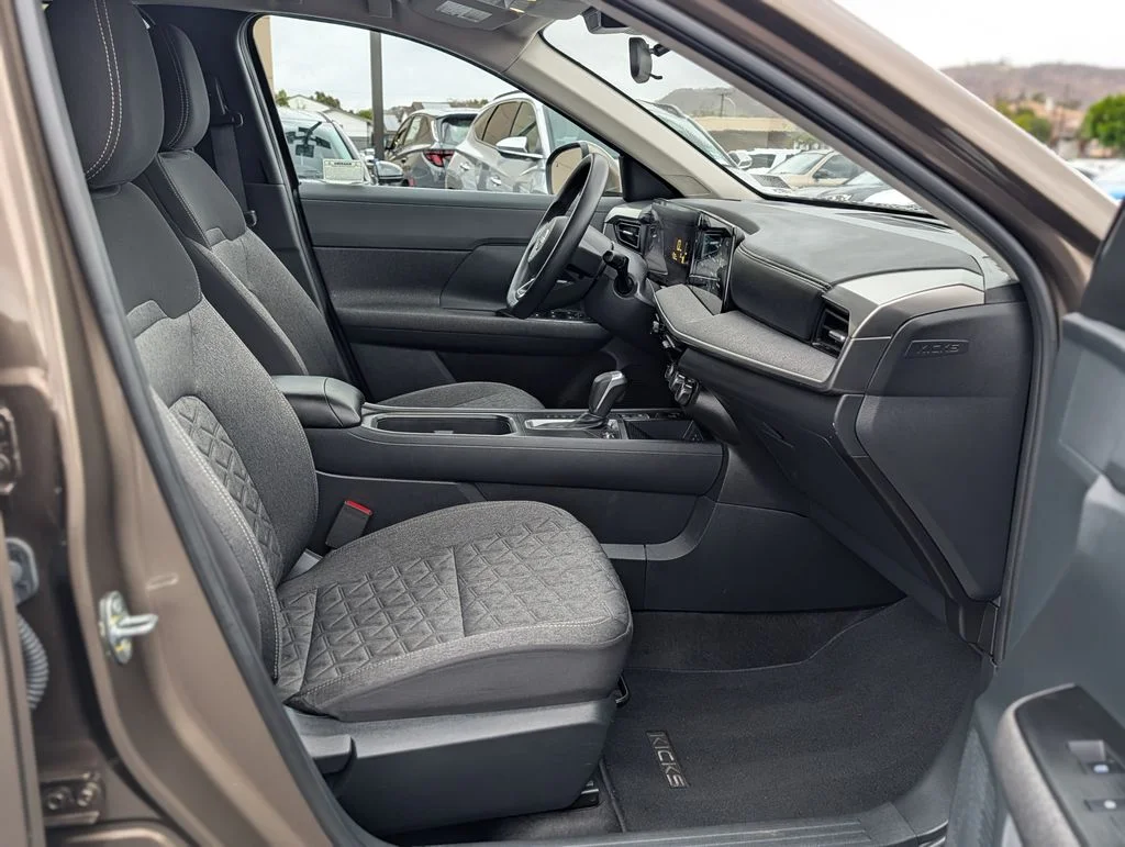 Used 2025 Brown Nissan SV image 10