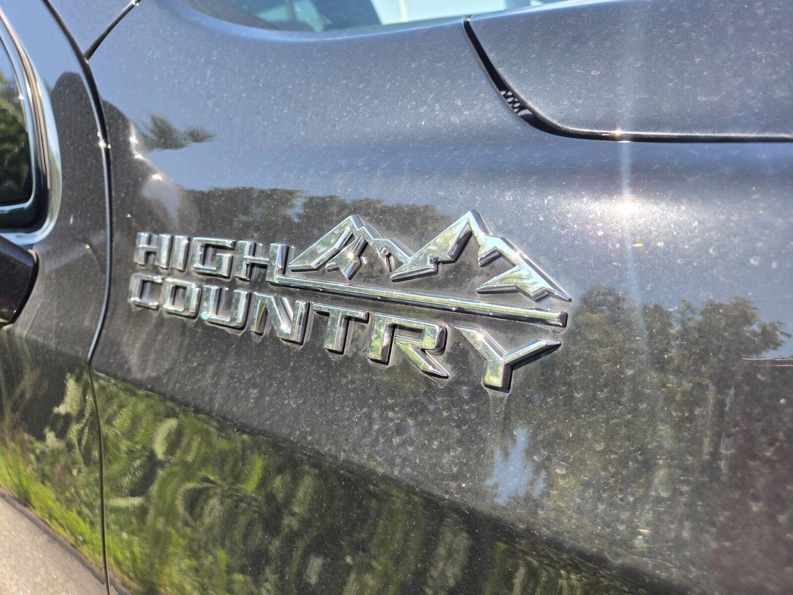 Used 2025 Black Chevrolet High Country image 5