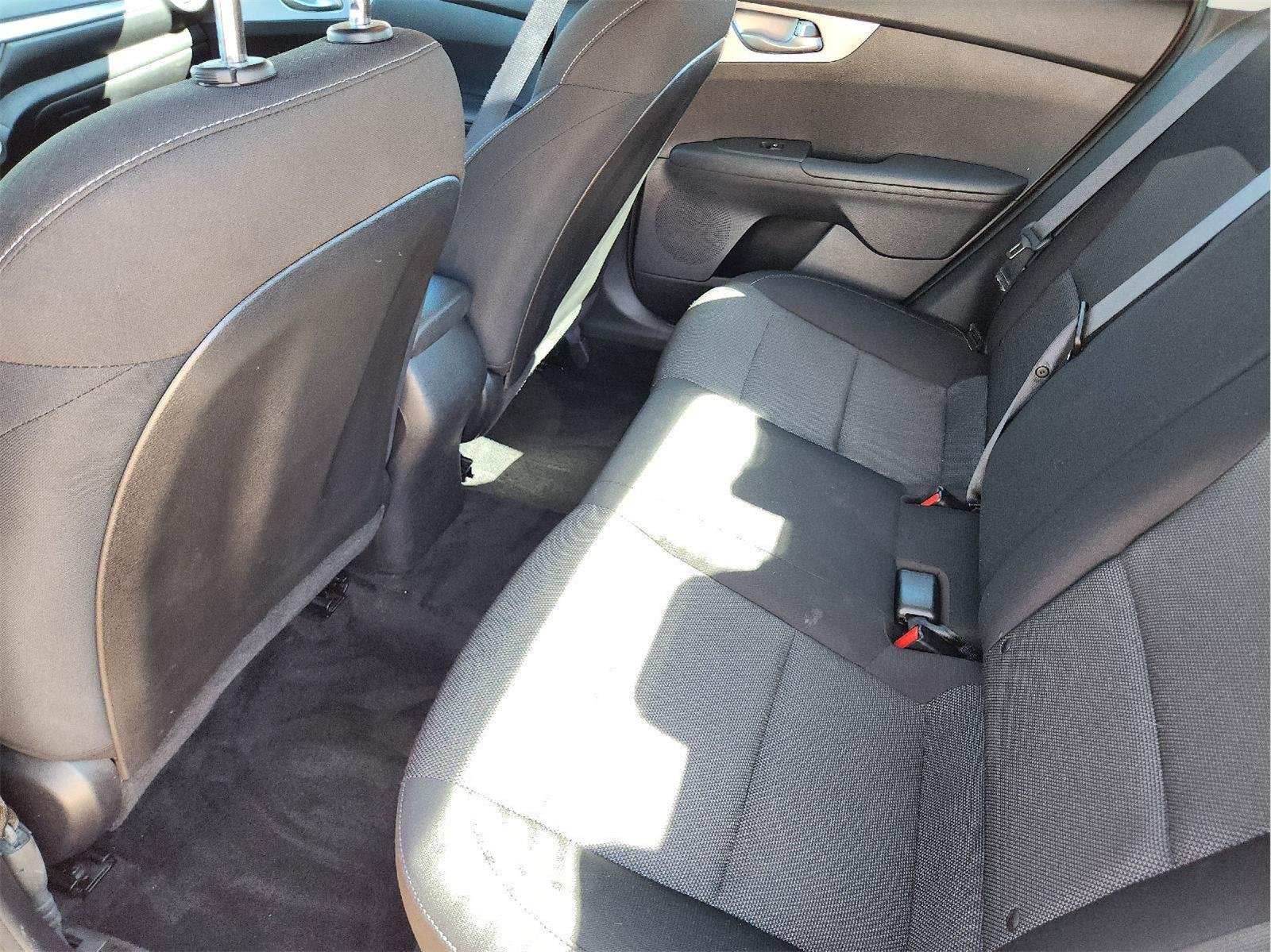 Used 2022 Currant Red Kia LXS image 31