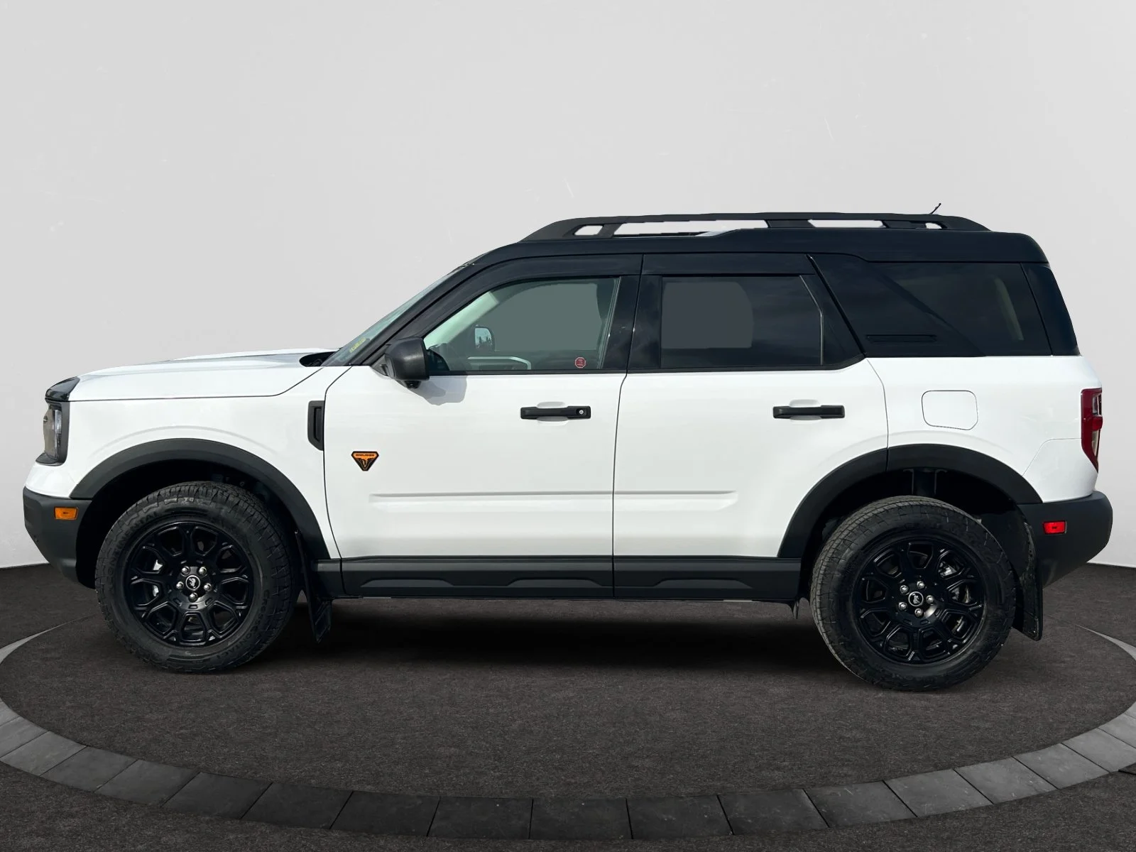 Used 2025 White Ford BADLANDS image 2