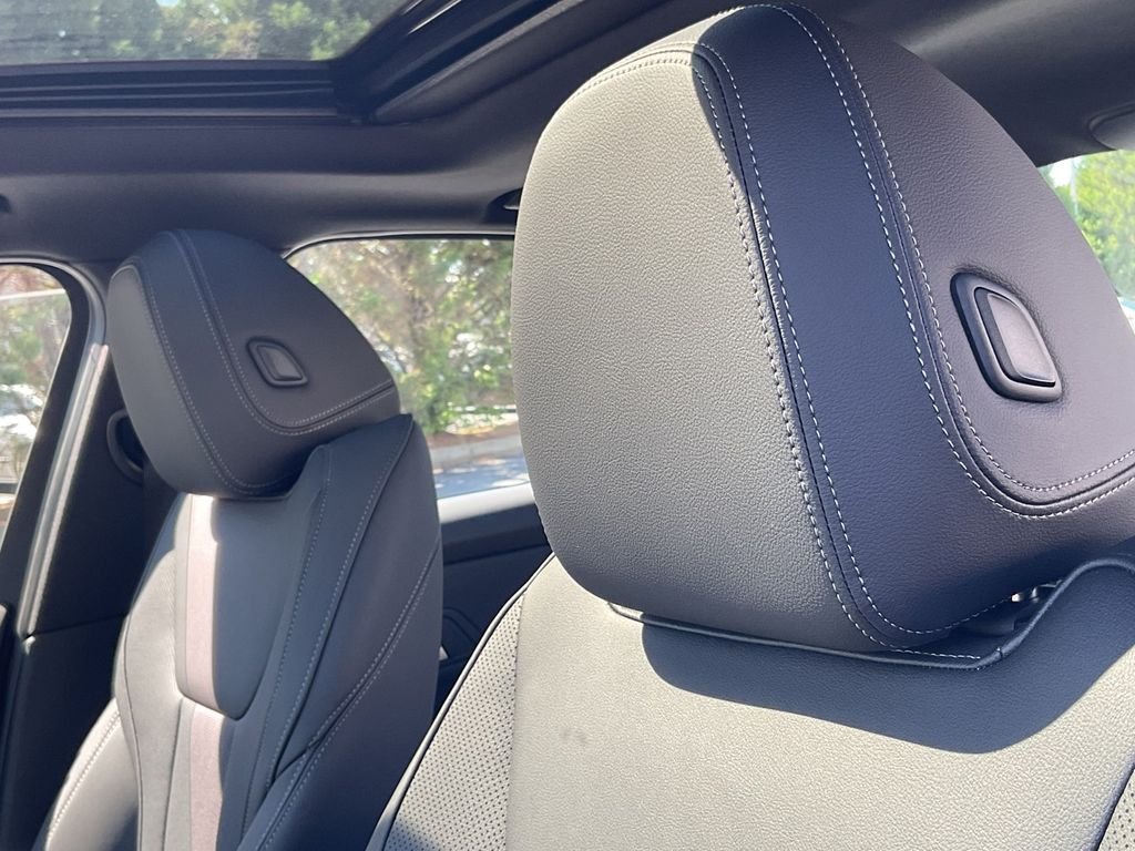 New 2026 Black Sapphire Metallic BMW 330i image 17