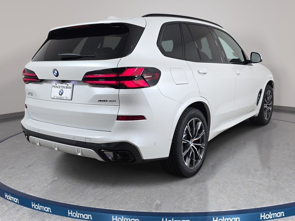 New 2026 Mineral White Metallic BMW xDrive40i image 5
