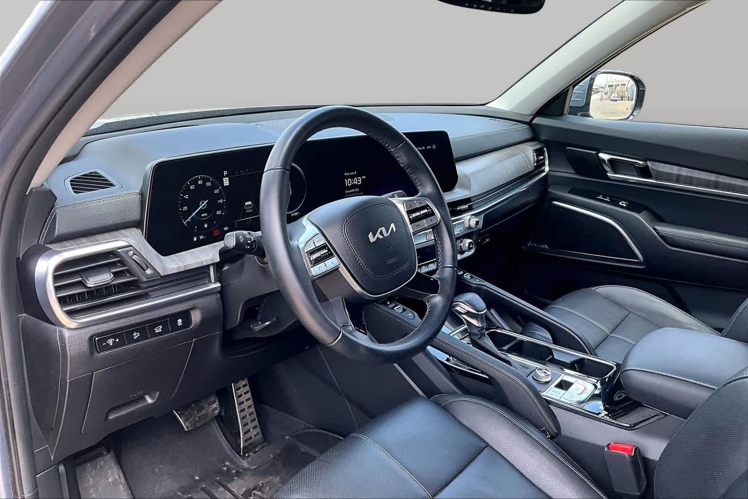 Used 2024 Everlasting Silver Kia SX image 26
