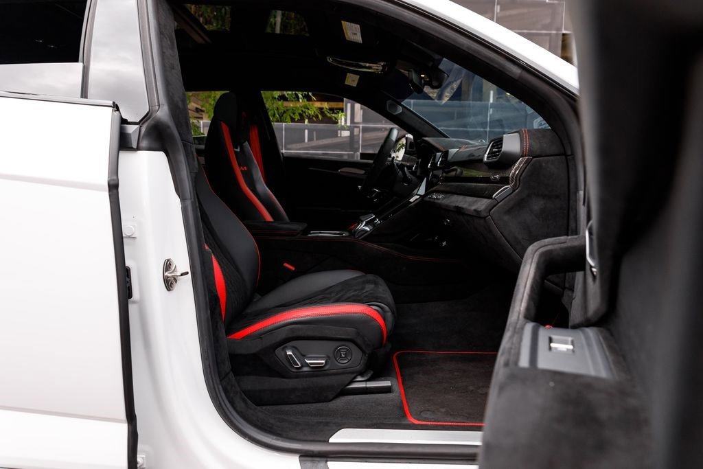 Used 2024 White Lamborghini Performante image 12