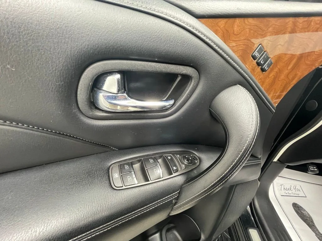 Used 2019 Black INFINITI LUXE image 13