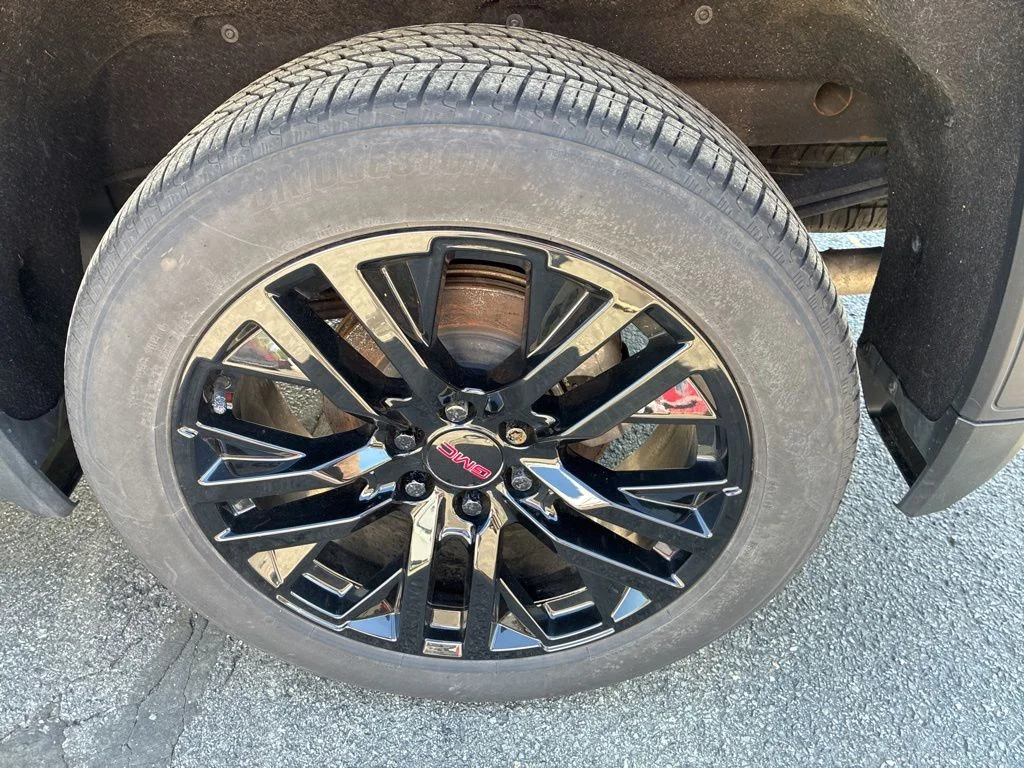 Used 2022 Silver GMC Denali image 11