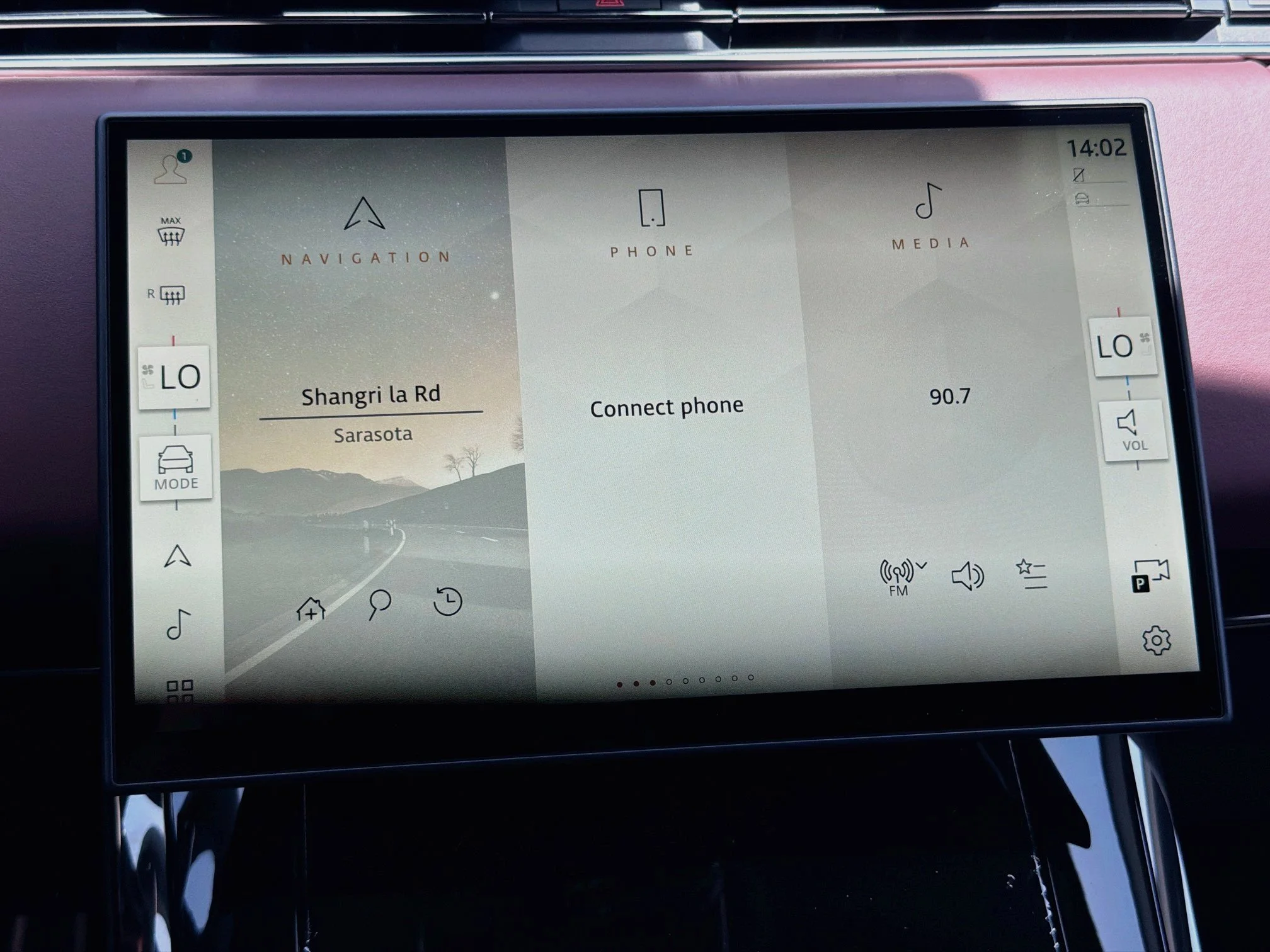 New 2026 Santorini Black Land Rover Dynamic SE image 33
