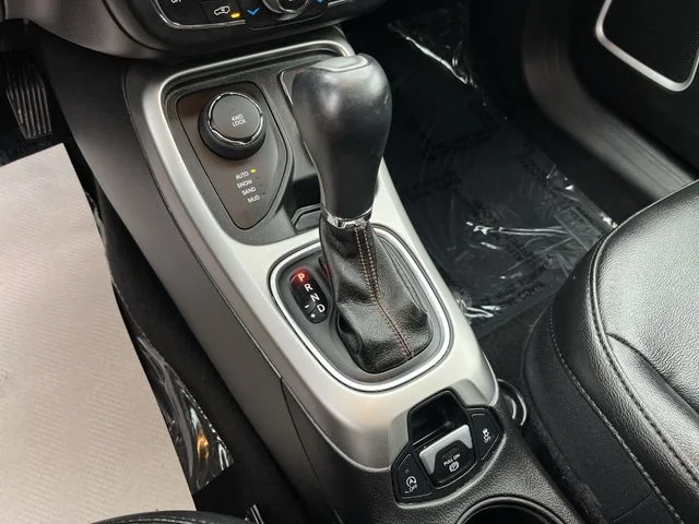 Used 2019 Silver Jeep Latitude image 22
