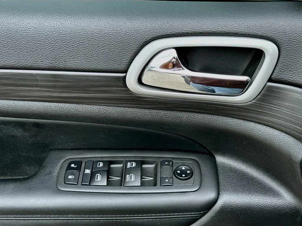 Used 2021 Black Jeep Laredo X image 19