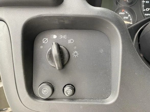 Used 2007 White Chevrolet Work Van image 14