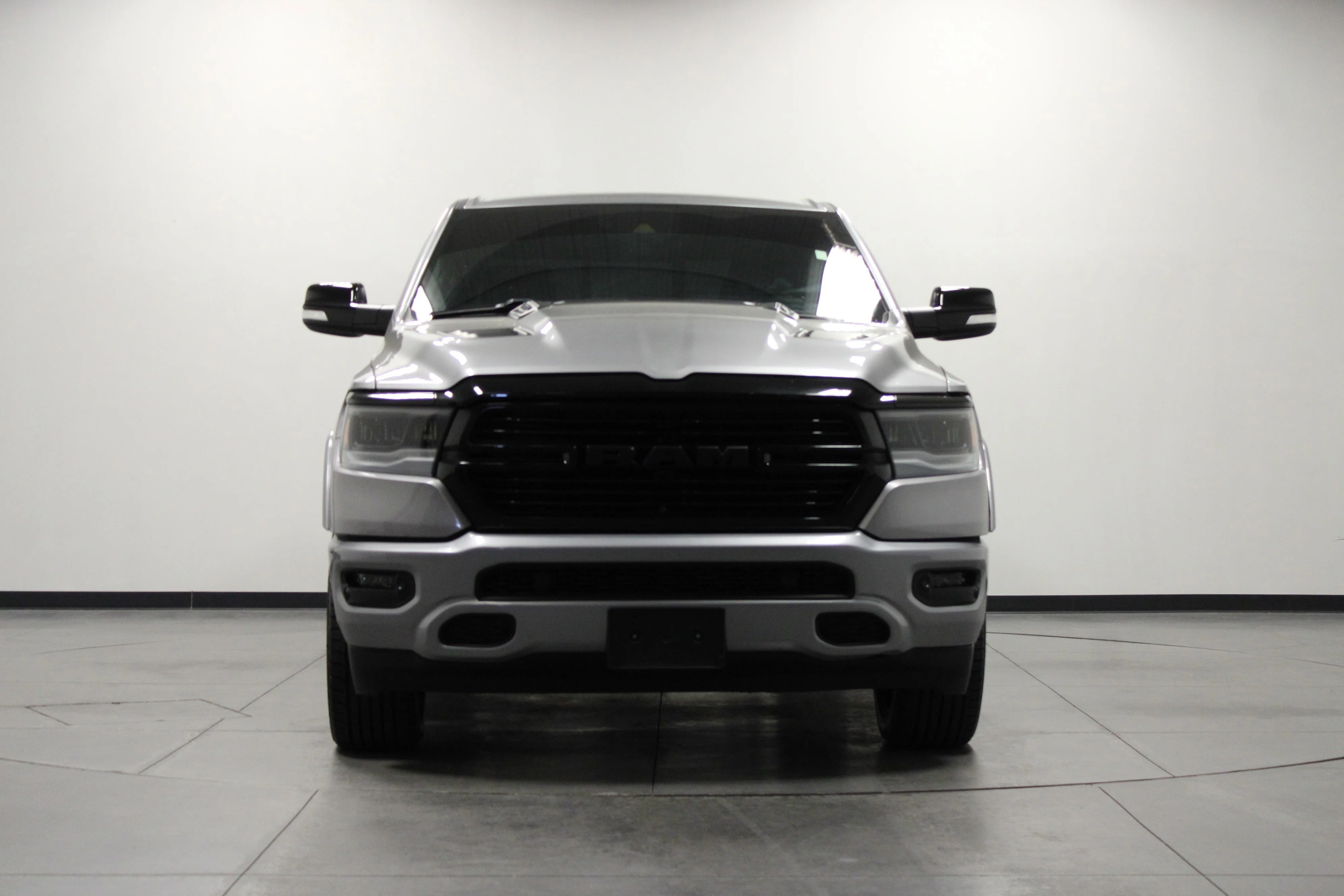 Used 2022 Billet Silver Metallic Clearcoat Ram Laramie image 9