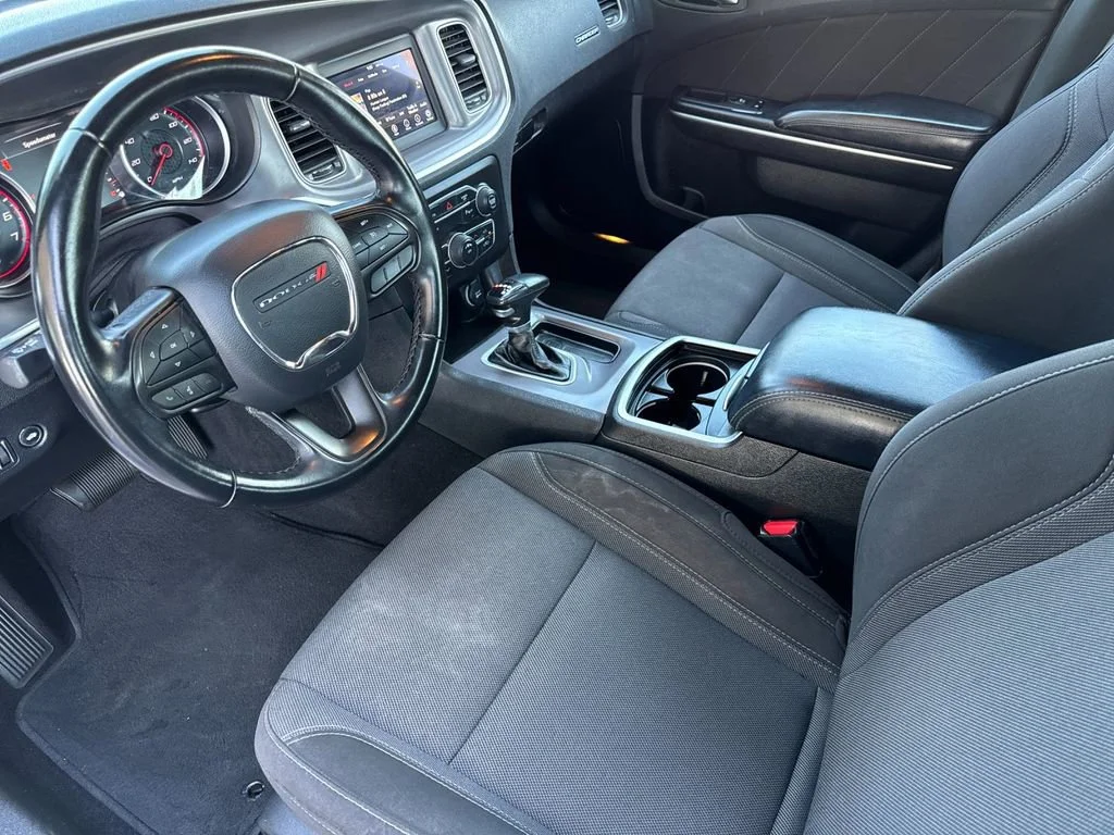 Used 2022 White Dodge SXT RWD image 9